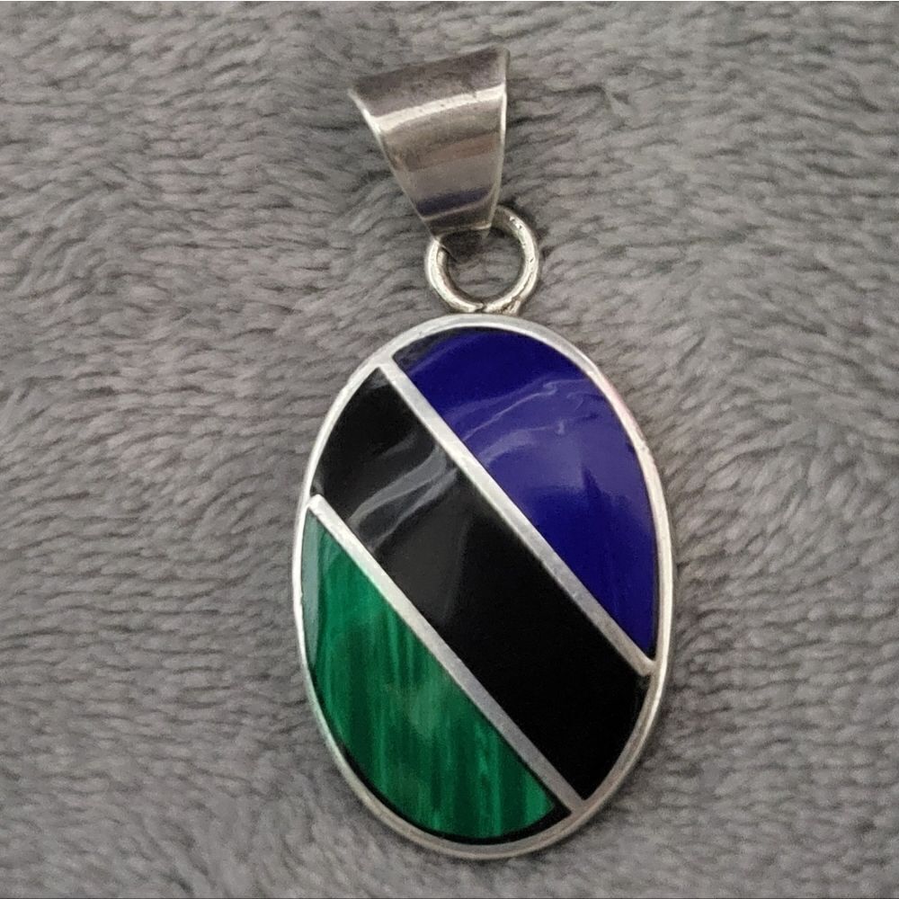 Green/black/blue silver pendant